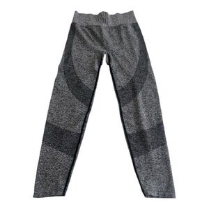 PINK Victoria’s Secret Gray Seamless Athletic Leggings L. Used lightly.